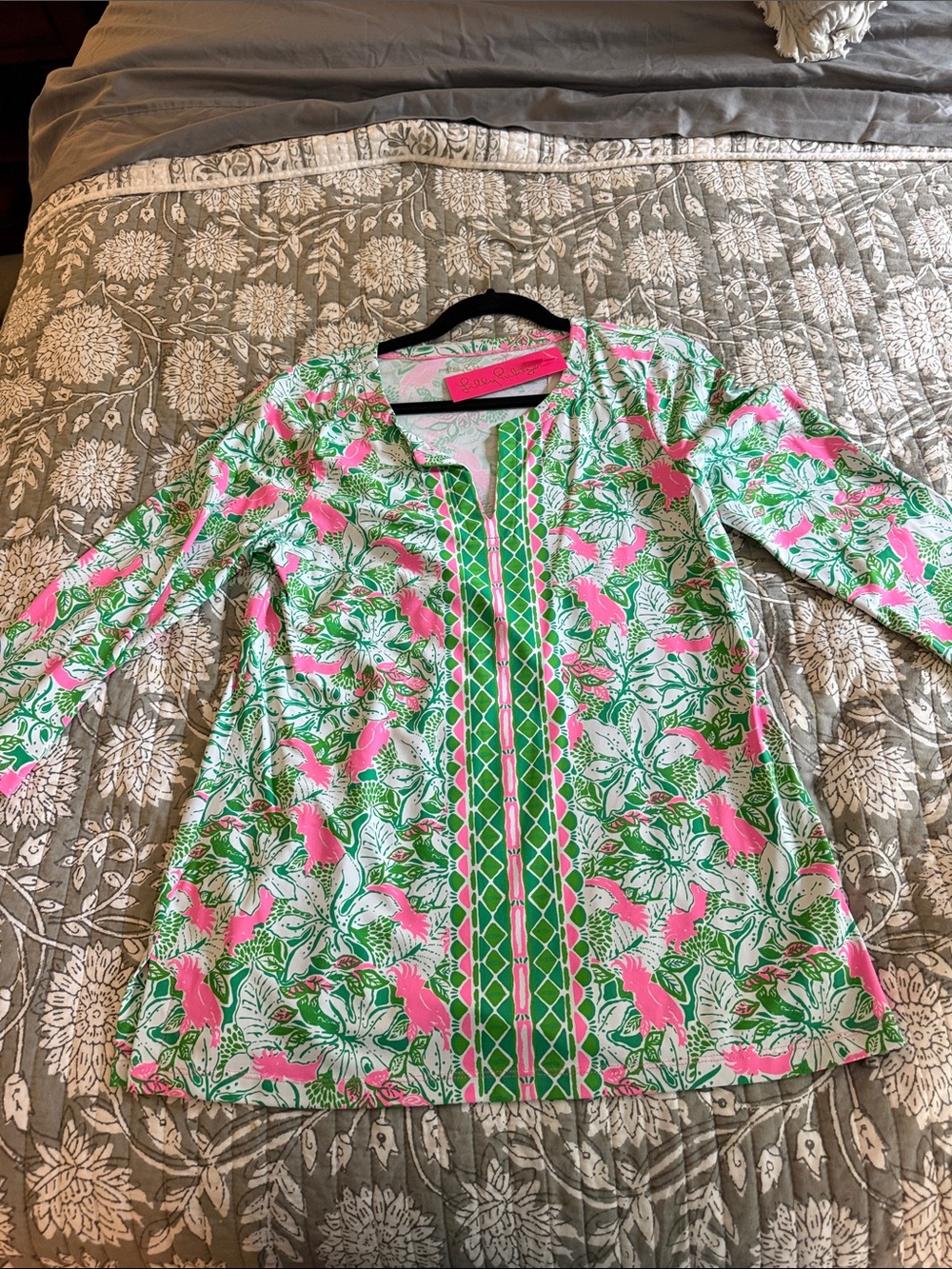 Lilly Pulitzer Neon Pink and Kelly Green Floral Top size: Medium  Non smoking